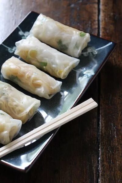 Пельмени с креветками. Рисовые дамплинги. Дамплинг dim sum. Цзяоцзы (гёдза). Китайские пельмени дамплинги.