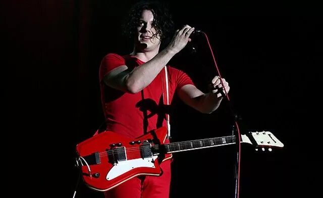 Jack White 2000. Джек Уайт 2020. Jack White White Stripes. Гитара Джека Уайта.