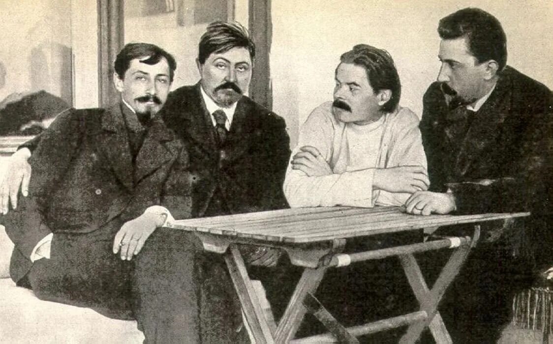 Горький и куприн два представителя. Горький мамин сибиряк телешов бунин ялта. чехов горький мамин сибиряк ялта. куприн с чеховым буниным и горьким.