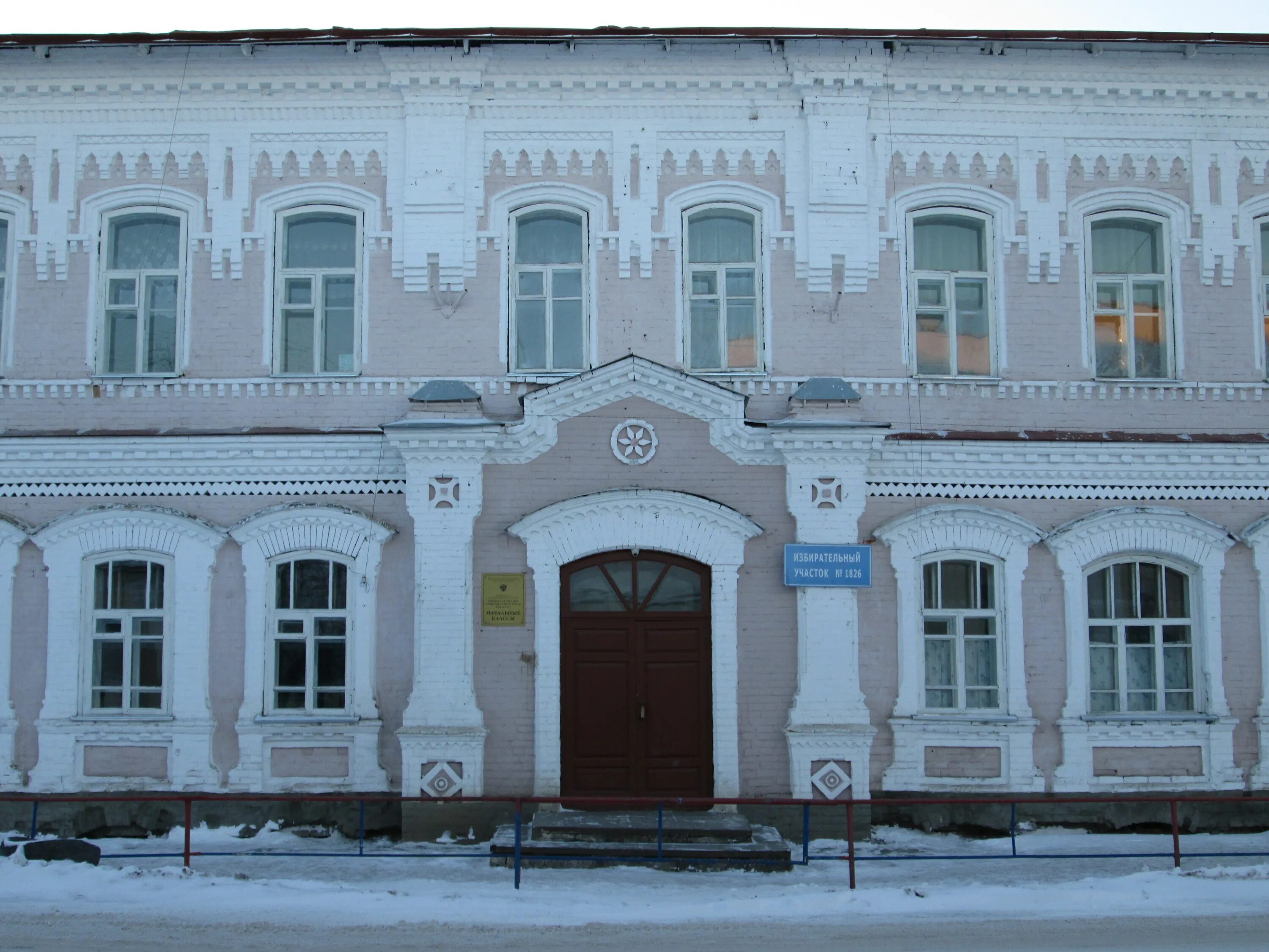 Ирбит организации. Ирбит школа 1 красноармейская. школа номер 1 ирбит свердловская область. школа 12 ирбит. ярмарочная гостиница ирбит.