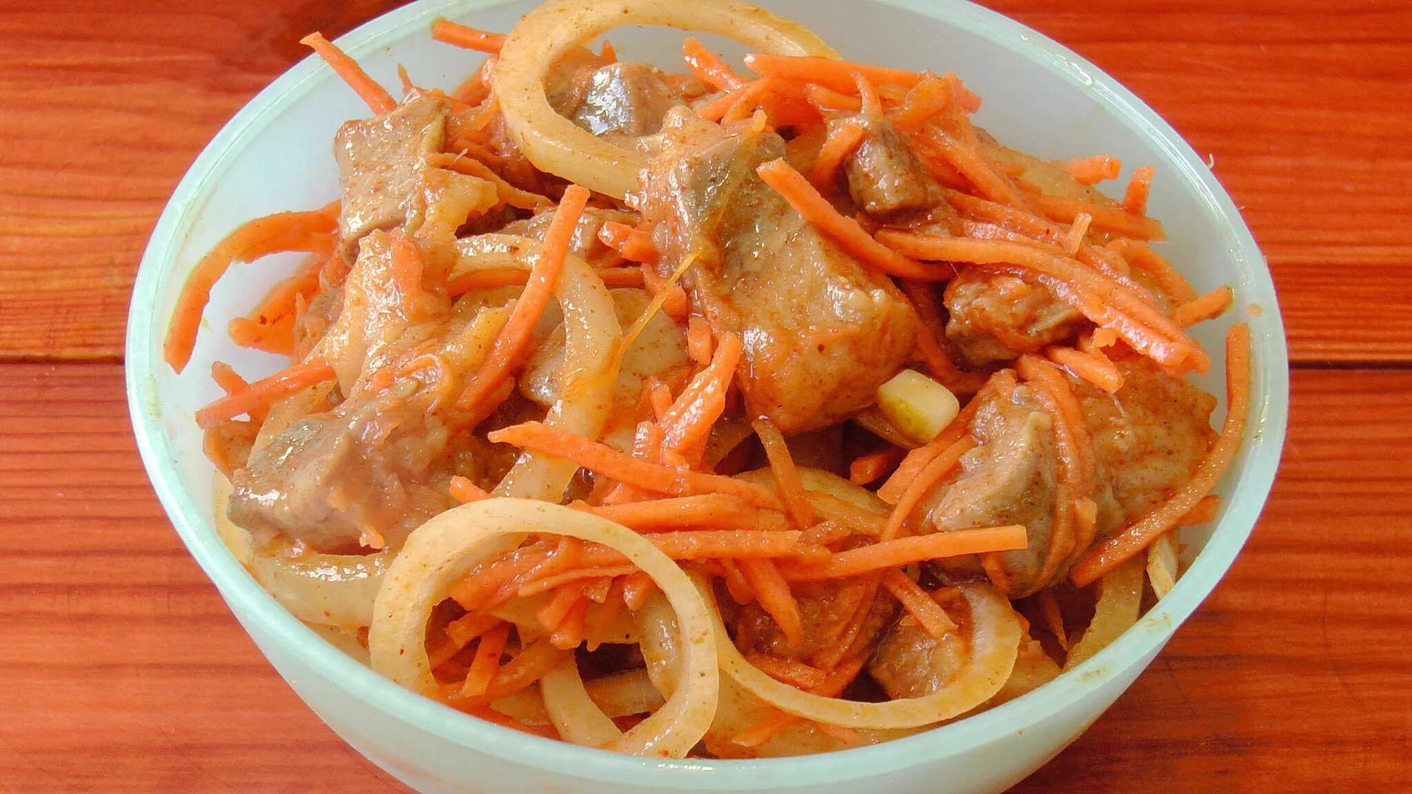 Салат рыба морковь лук. Хе по корейски. рыба хе по-корейски. сельдь хе по-корейски. корейское хе из рыбы.