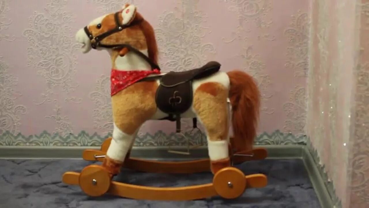Игрушечную лошадь видео. Каталка-качалка shantou gepai лошадка (61054). imaginarium лошадка качалка. качалка лошадка pituso. лошадь качалка на колесах.