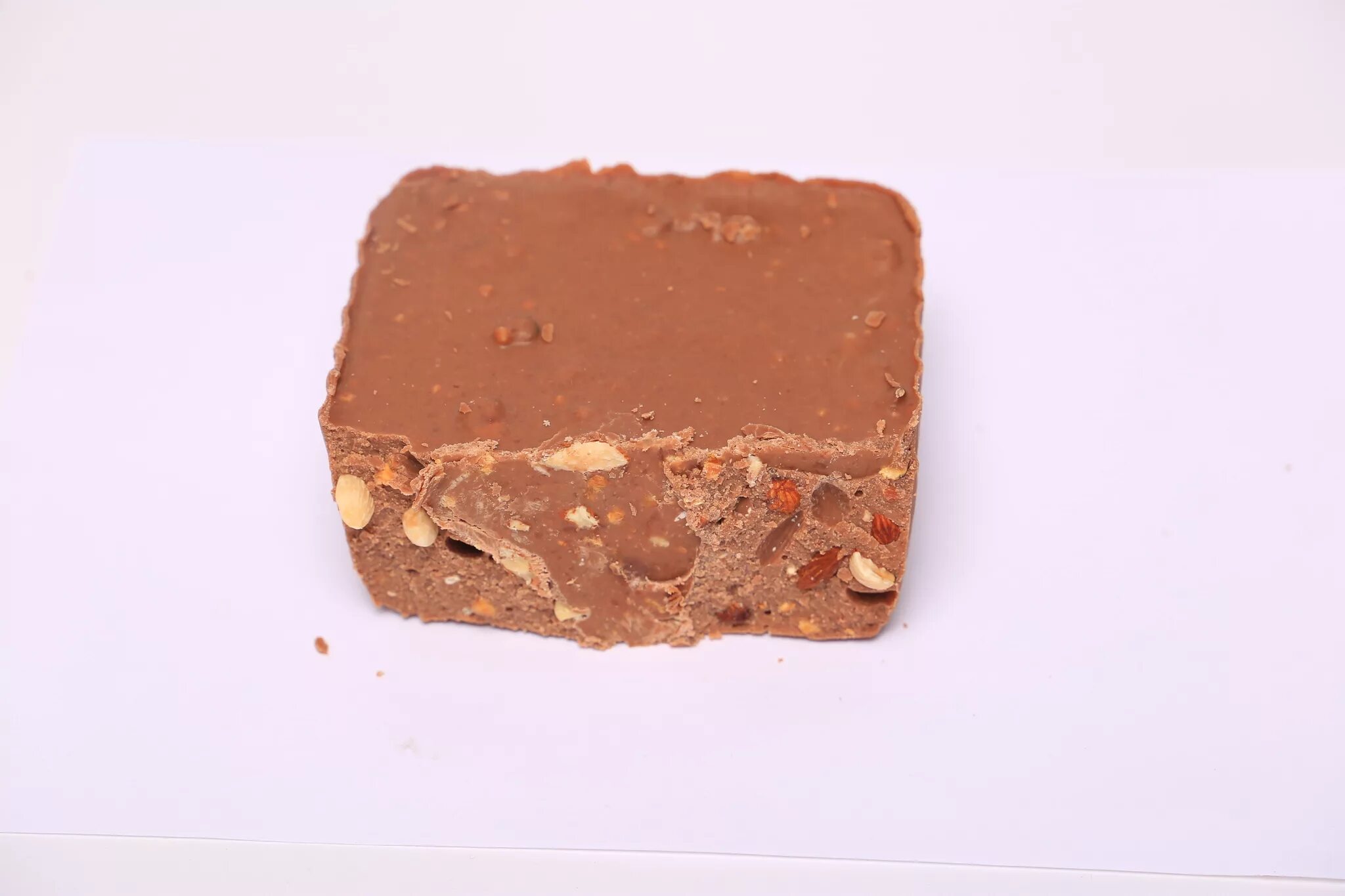 молочный шоколад 1кг. шоколад в слитках 1 кг. шоколад по 1 кг. горький шоколад брикет. цельный фундук в молочном шоколаде 1 кг.