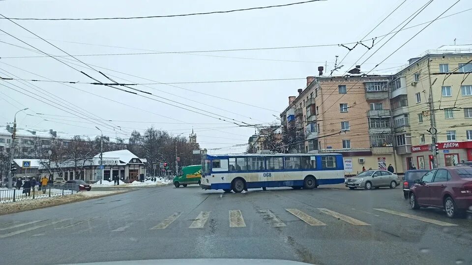 Троллейбус обрыв. Ттп орел. обрыв контактной сети троллейбуса. троллейбусная линия в орле. железнодорожный район орел.