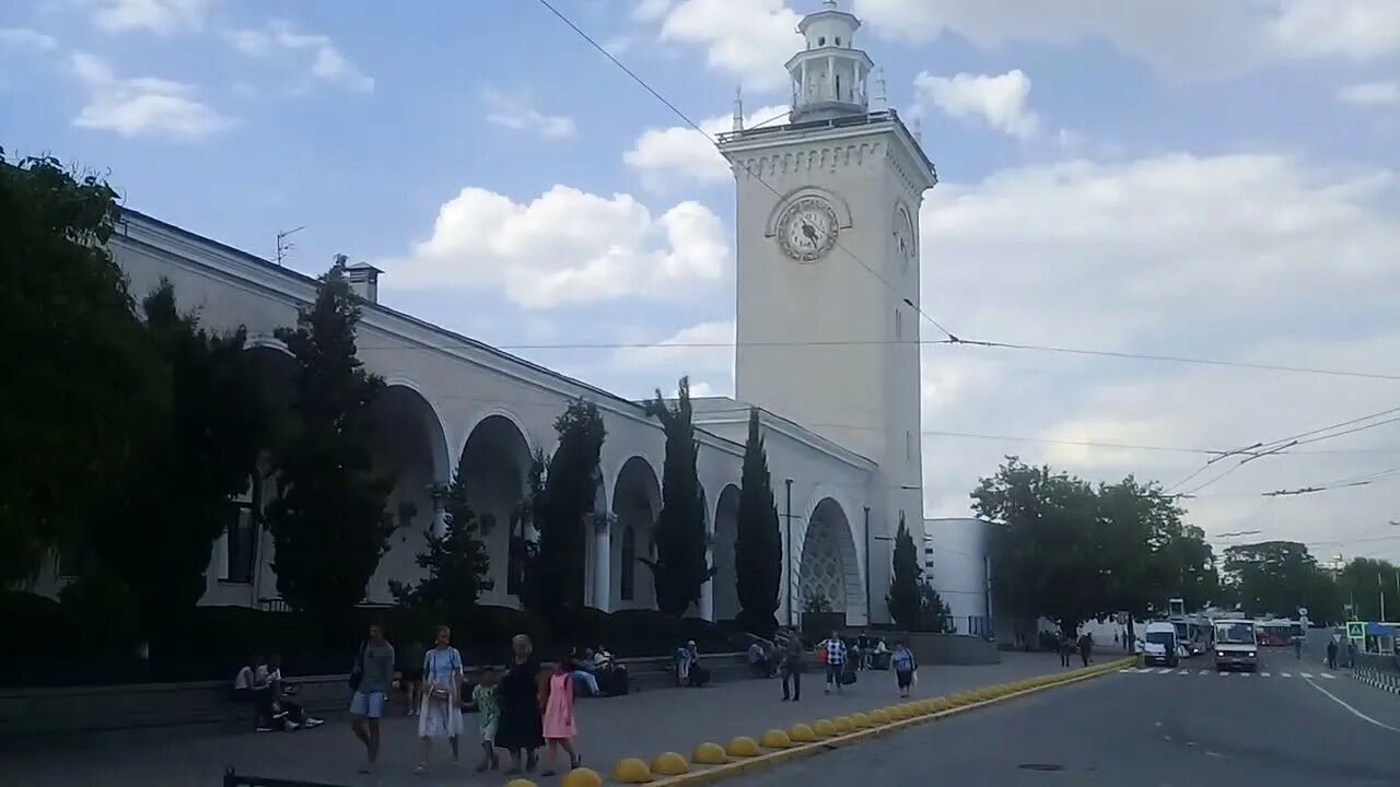 Жд симф. Жд вокзал башня симферополь. жд вокзал симферополь башня с часами. башня жд симферополь. часовня жд вокзал симферополь.