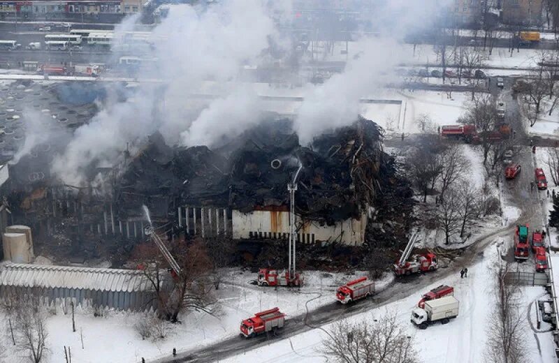 Где пожар живет. Пожар в библиотеке ИНИОН РАН. Зеваки на пожаре. Пожар отель мкм. В каком году был пожар в Москве.