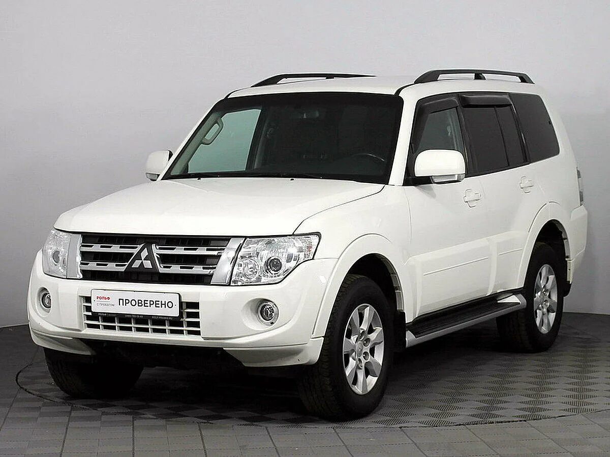 Митсубиси паджеро 4 3.0 купить. Mitsubishi Паджеро 4 2012. Митсубиси Паджеро Рестайлинг в Старом кузове. Митсубиси Паджеро 2011 2012 с номерами. Mitsubishi Pajero сбоку черный.