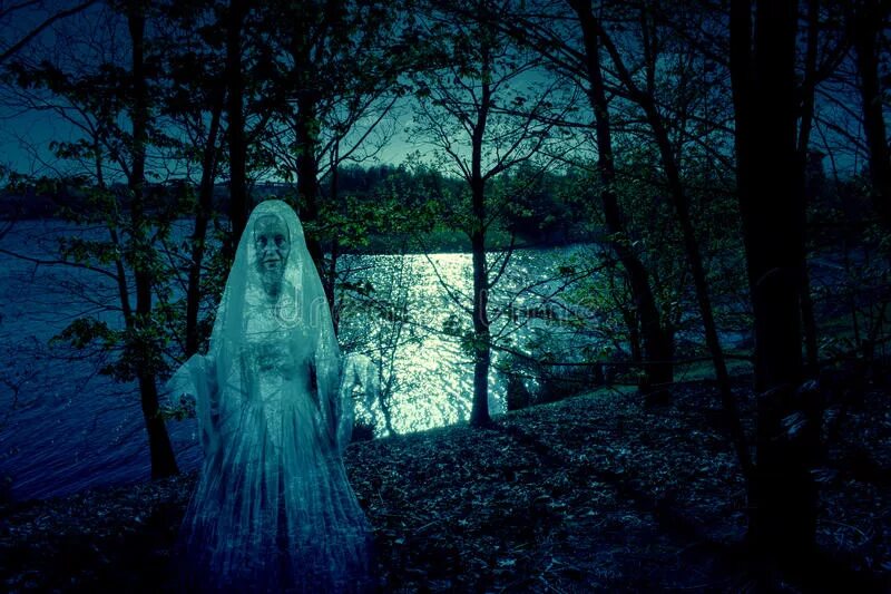 Страшные духи днем. Призрак у озера. Девушка призрак. Невеста призрака.