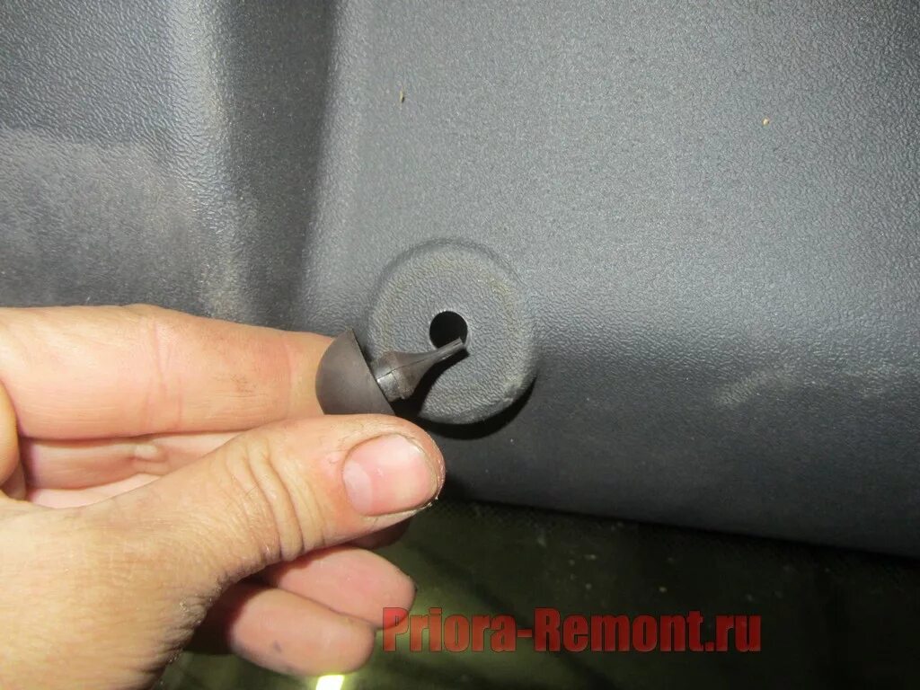 Как снять заднюю заглушку на