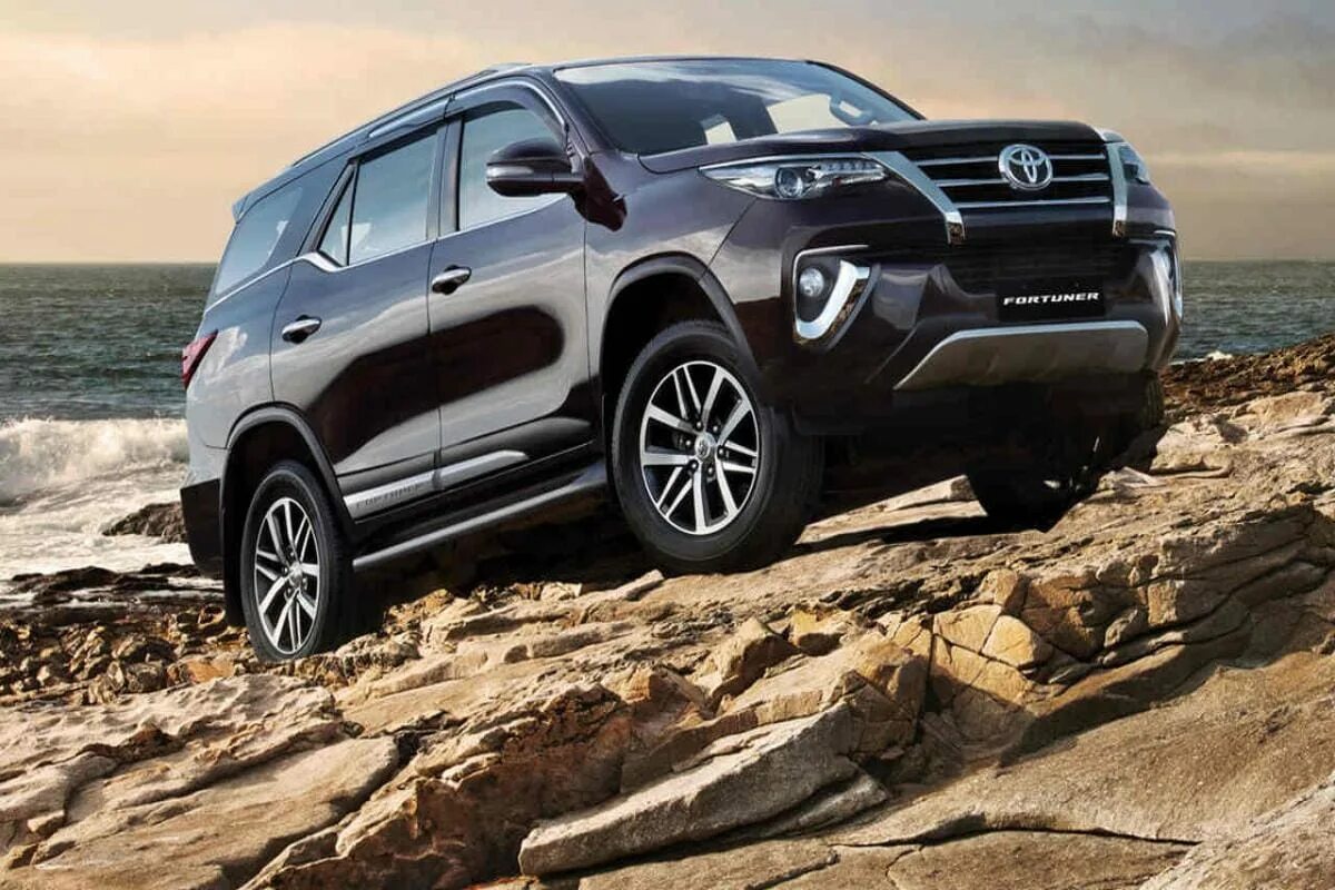 Toyota fortuner 2016. Toyota фортунер 2022. тойота фортунер 2021. фортунер комплектации. фортунер комплектации.