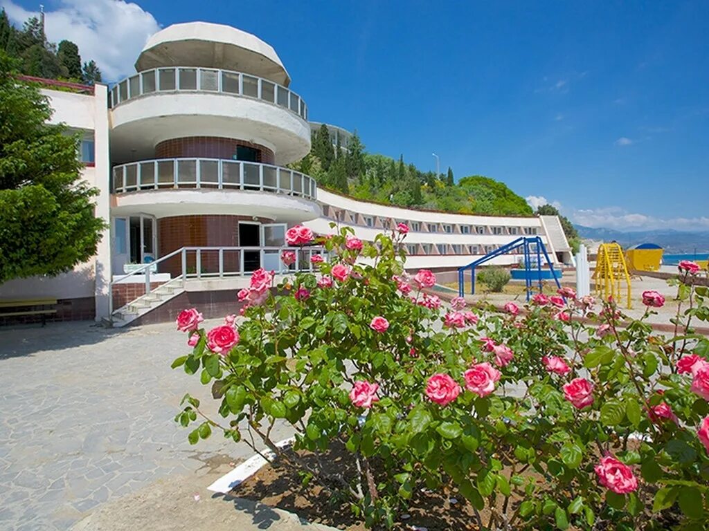 Алушта пансионаты профессорского. Санаторий морской уголок Алушта. Гостиница морской уголок Алушта. Крыму Алушта санатория «морской уголок».