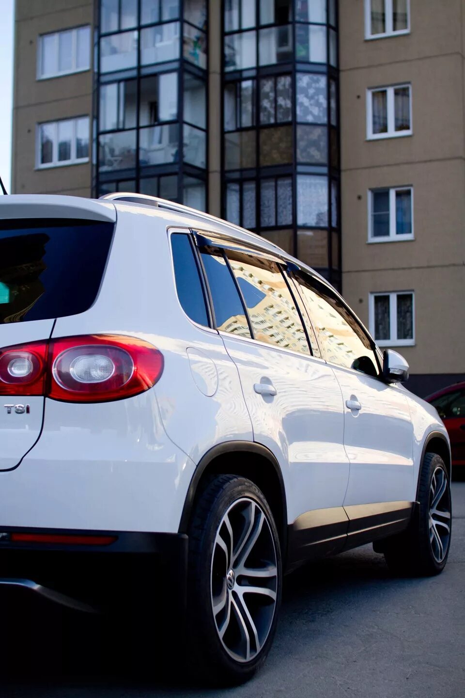 Тигуан на 19 дисках. Vw tiguan r20. Тигуан 2 диски р19. Tiguan 2 колеса r19. Tiguan 1 r19.