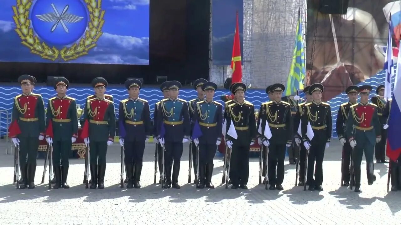 День образования почетного караула. 154 окп плац. Рпк волгоград 2019. Рота почетного караула минск. Спасская башня рота почетного караула.