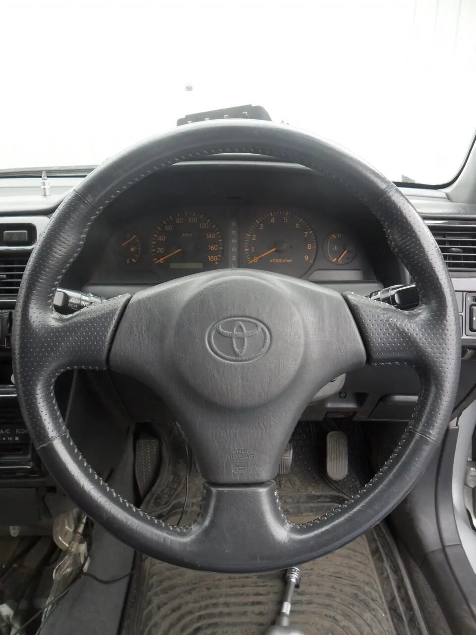 Тойота закусывает руль. Тойота закусывает руль. Фото кардан ика рулевого toyota carina. Мультируль тойота рав 4. Перешил руль кожей не совпадает цвет с подушкой премио 240.