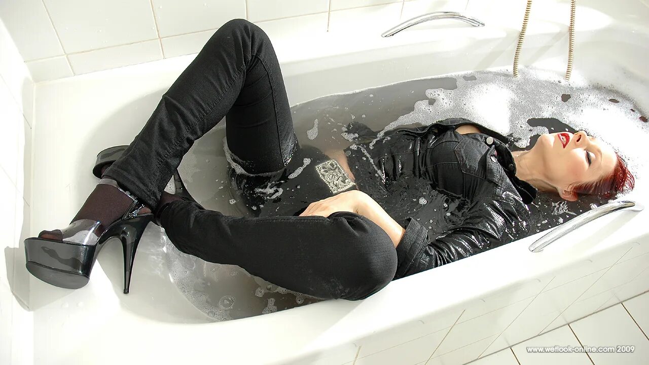 грязный гламур. W e m. Wam москва. печень wig wam-f. W e m.