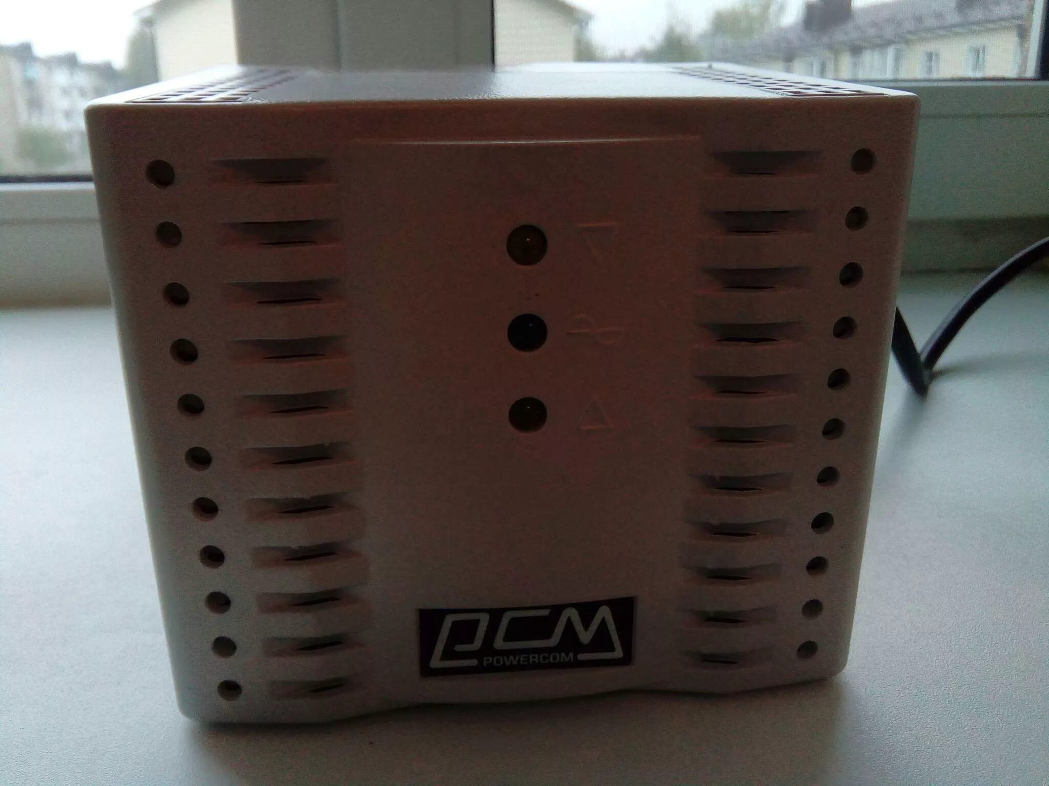 Стабилизаторы напряжения powercom tca. Стабилизатор напряжения powercom tca-2000. тса 2000 стабилизатор напряжения. стабилизатор поверком тса 2000. стабилизатор напряжения powercom tca-2000 1000вт 2000ва.