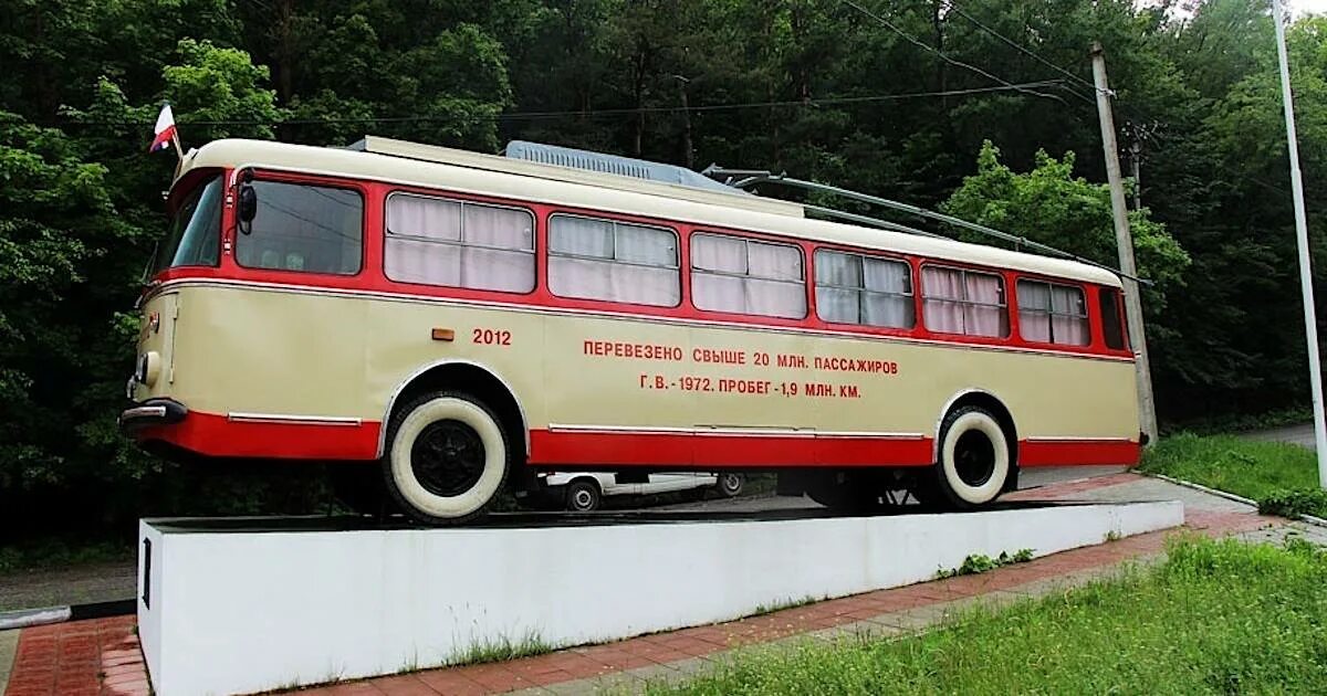 Троллейбусный маршрут симферополь ялта самый в мире. Троллейбусная линия Симферополь Ялта. Троллейбус Симферополь Ялта. Самый длинный троллейбусный маршрут в Крыму Симферополь Ялта. Троллейбусная трасса Симферополь Ялта.