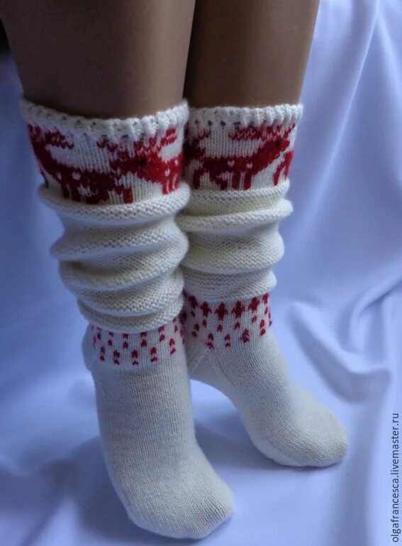 Пара теплых носков. Вязаные носки. Красивые носки. Красивые теплые носочки. Вязаные гольфы.