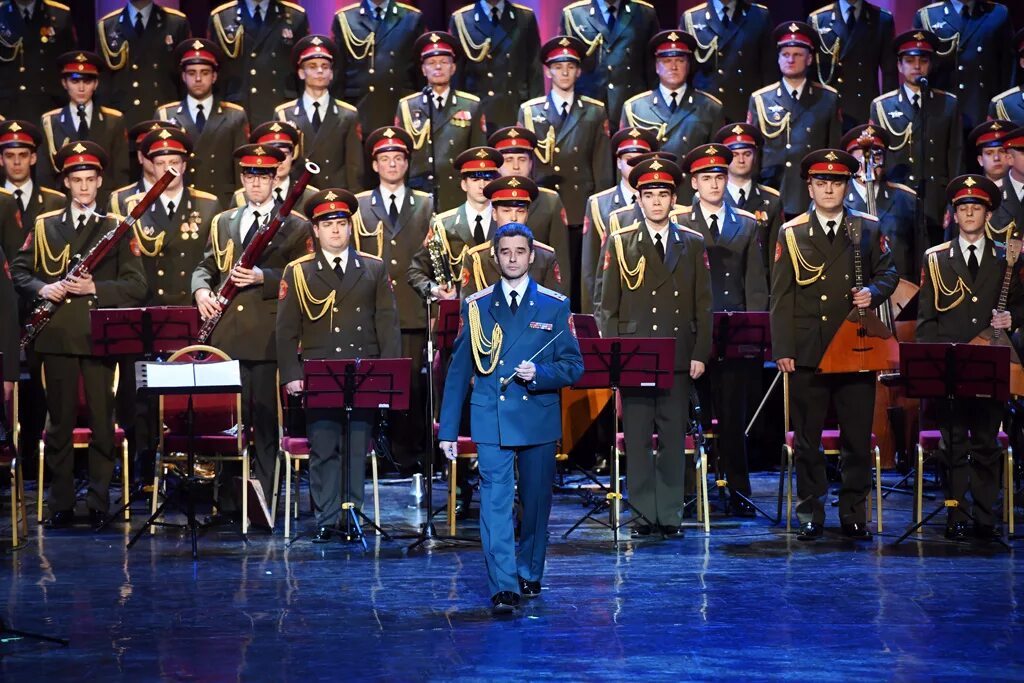 Песня последний раз выходим мы на сцену. Песня последний раз выходим мы на сцену