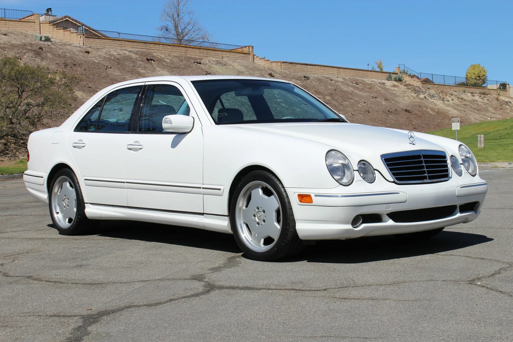 Куплю мерседес 2000. Mercedes e55 AMG 2000. Mercedes AMG 2000. Мерседес e 2000. Е 55 АМГ 2000.