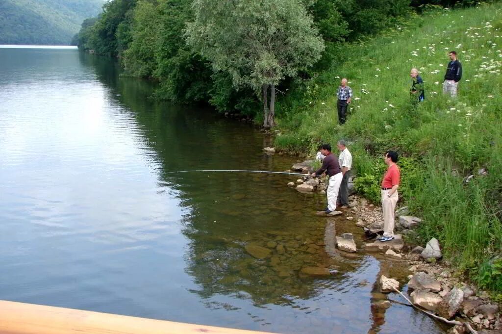 Рыбалка на реке день. Нугуш водохранилище. Река Нугуш в Башкирии рыбалка. Нугушское водохранилище Башкирия. Форель Нугуш.