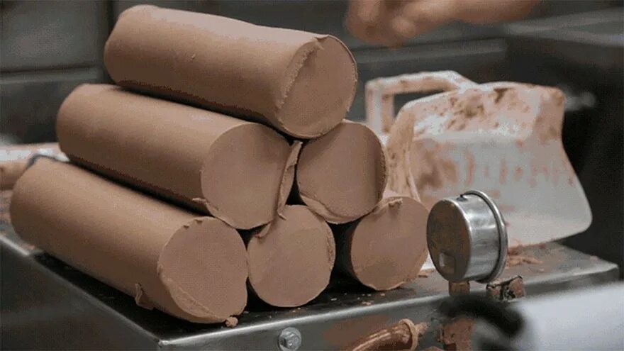 Гончарное искусство. Гончарный круг pottery. Глина производство. Сырье для производства керамических материалов. Глина производство.