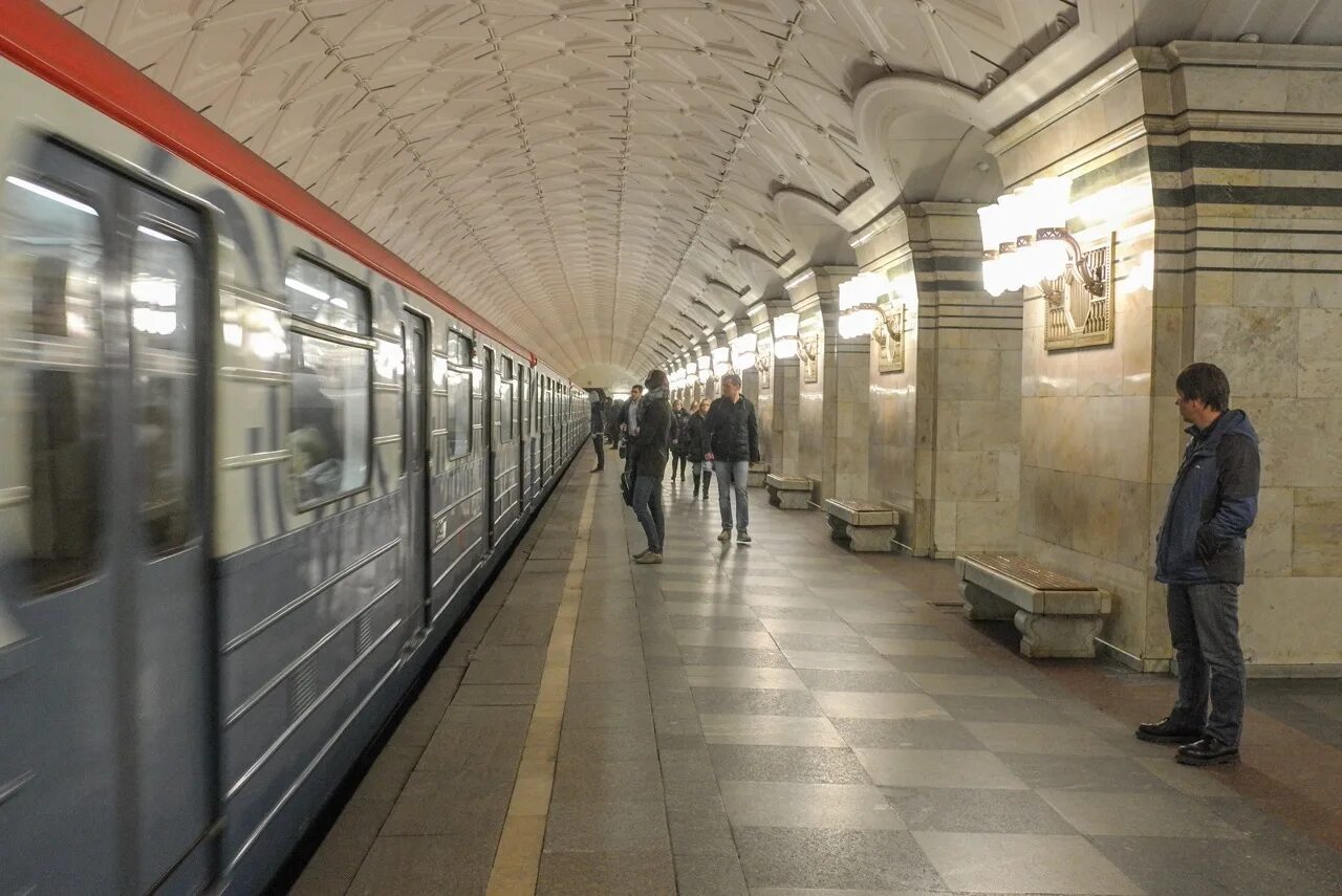 Поезда арбатско покровской. Арбатско-Покровская линия 3. Метро Арбатско Покровская. Арбатско Покровская и Замоскворецкая линия. Метро Арбатско Покровской ветке.