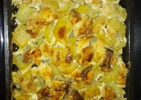 Картошка с курицей в духовке со сметаной