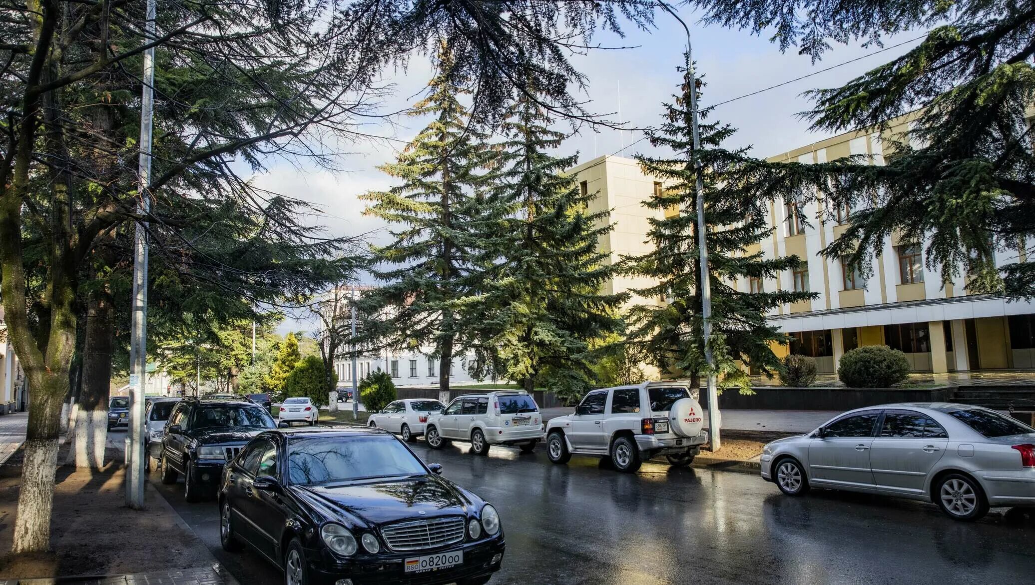 Война в южной осетии 2008 цхинвал. Южная осетия 08. Объявление цхинвал южная осетия. Парад в цхинвале 2020. Столица южной осетии город цхинвал.