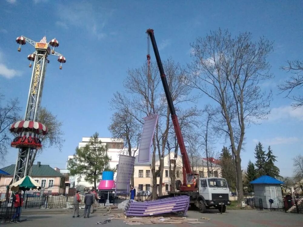 Гомель парк аттракционов. Гомель карусели парк аттракционов. Аттракцион Гравитация Гомель. Гомель парк аттракцион Гравитация. Аттракционы в Гомеле в парке.