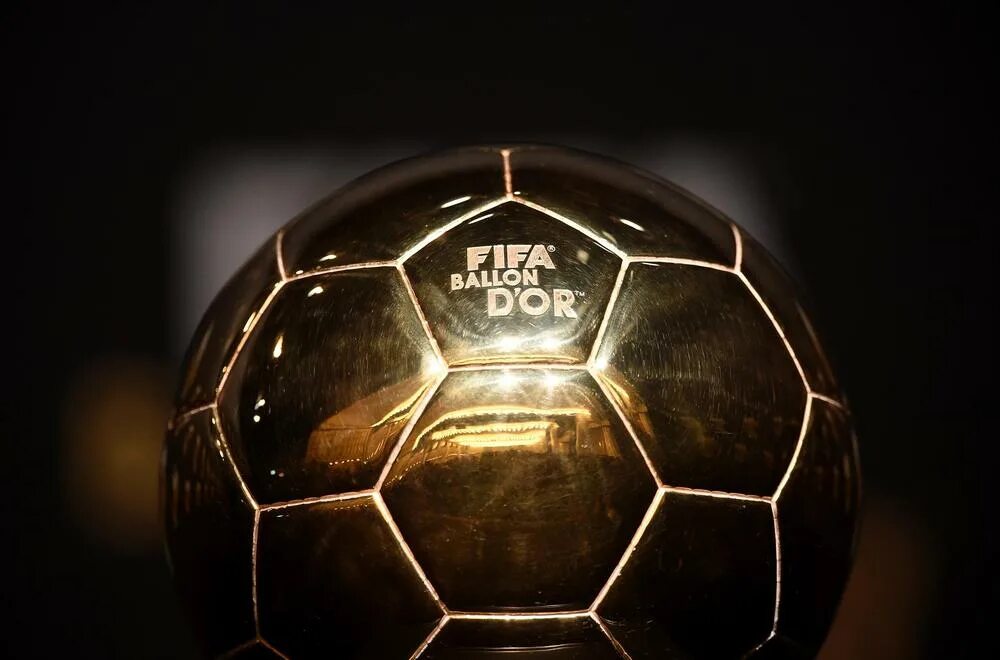 Самой дорогой мяч. Самый дорогой мяч в мире. Золотой мяч 2015. Футбольный мяч Gala. Самый дорогой мяч в мире для футбола.