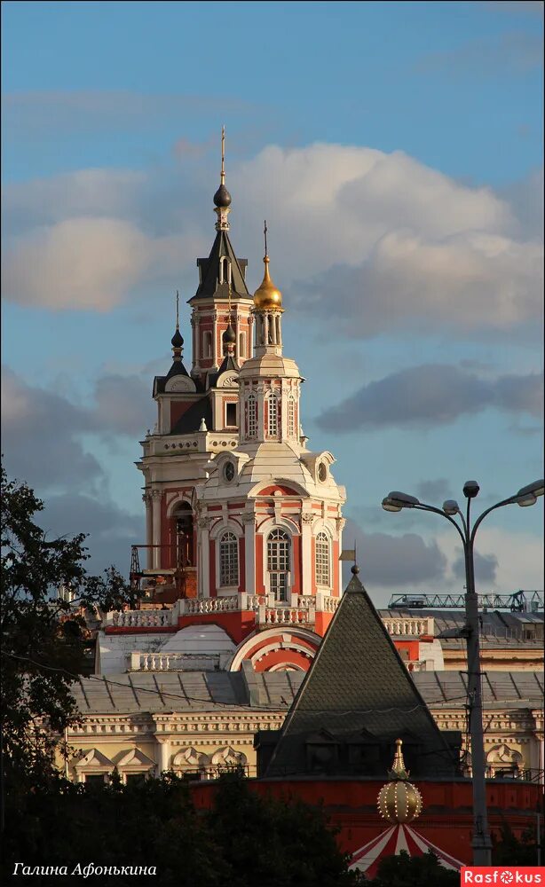 Заиконоспасский монастырь в Москве. Колокольня Заиконоспасского монастыря. Заиконоспасский монастырь в Москве 17 века. Заиконоспасский монастырь на Никольской.