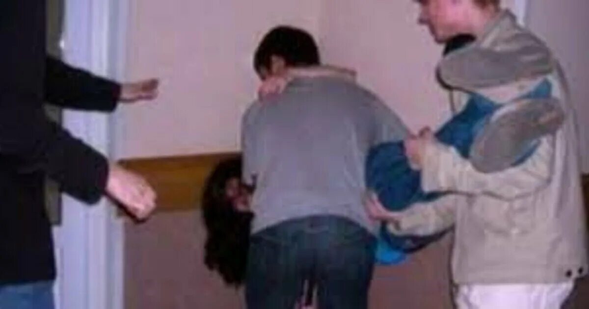 Одноклассницу по очереди