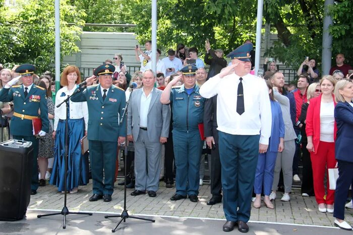 Технического пожарно спасательного колледжа имени максимчука. Колледж Максимчука Нагатинская. Герои России. Выпускники колледжа МЧС. МЧС колледж директор.