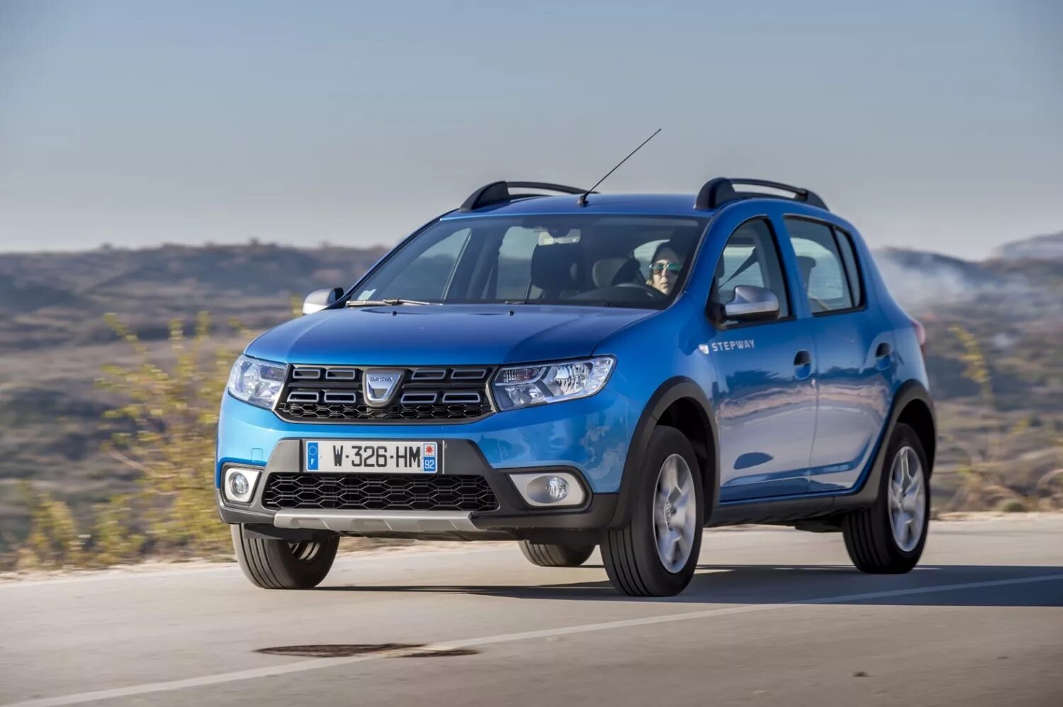 Renault sandero stepway поколения. Рено Сандеро степвей 3. Рено Сандеро степвей 3 поколение. Рено Логан степвей 3 поколения. Renault Sandero Dacia.