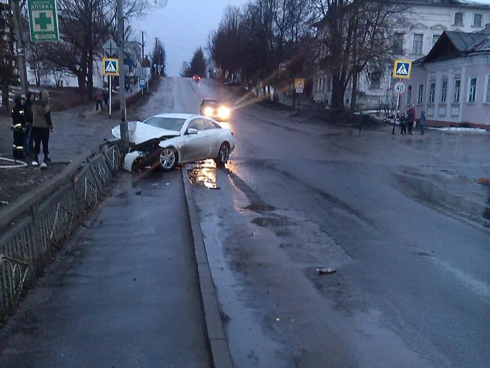 Подслушано происшествие. ДТП В Кашине Тверской области. ДТП Кашин Тверская область. Происшествия в Кашине Тверской.