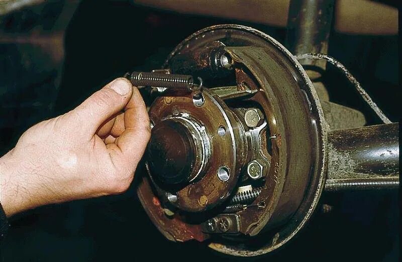 Как заменить тормозные на ваз 2110. Задние колодки ваз 2110. задние тормоза 2110. колодки тормозные задние ваз 2111. задние тормоза ваз 2110.