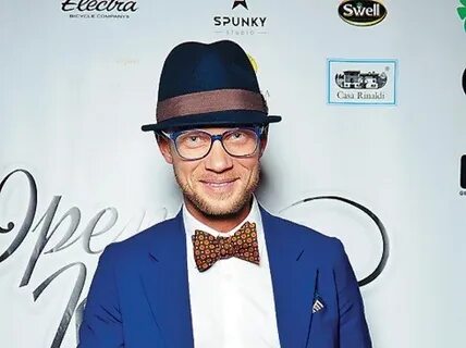 Сколько лет хрусталева