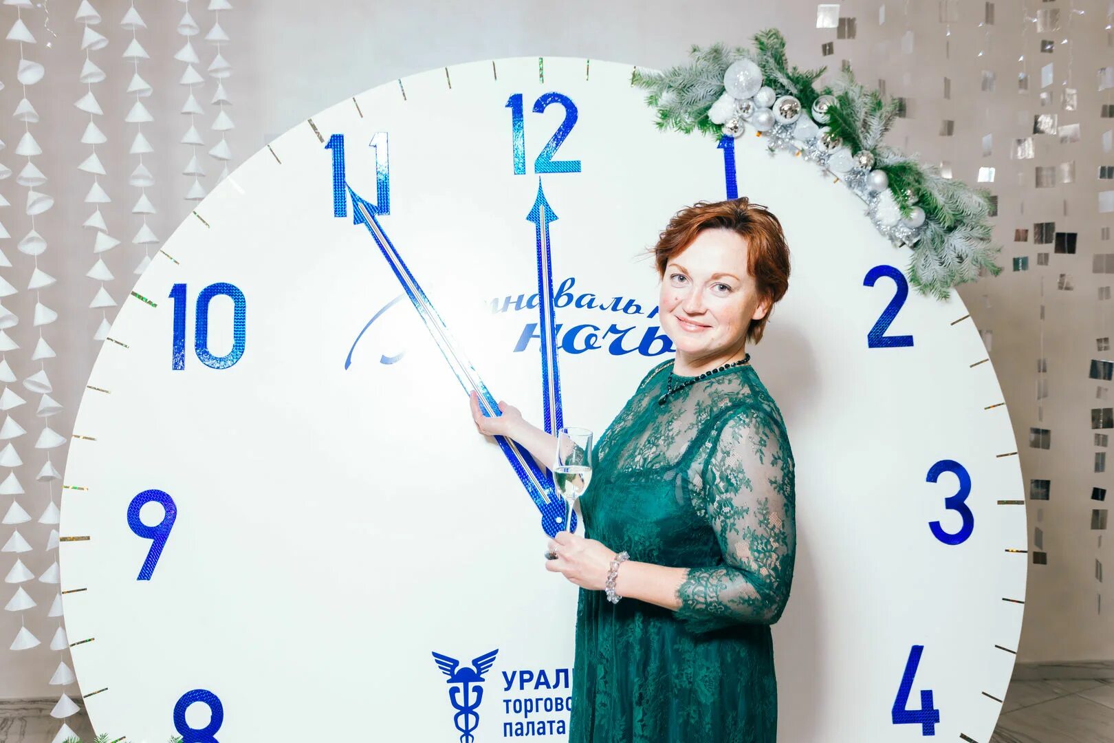 Карнавальная ночь постер к фильму. Карнавальная ночь 2024. Новогодние часы из карнавальной ночи. Сергей филиппов карнавальная ночь (1956). Карнавальная ночь часы.