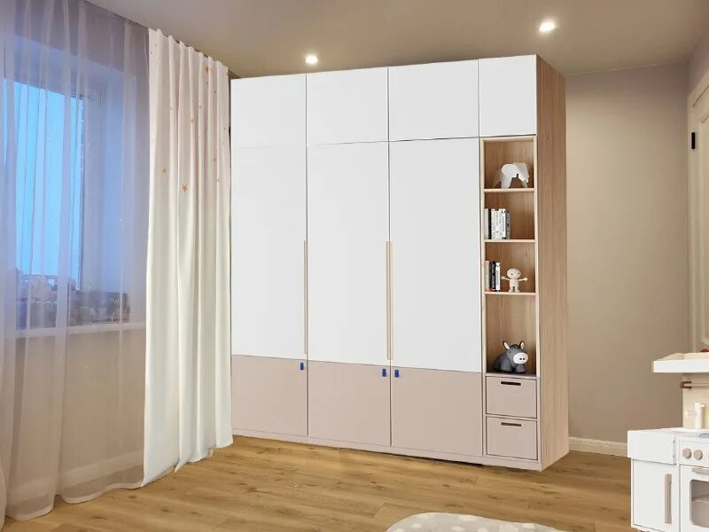 Шкаф с филенками белый. Шкаф купе икеа билли. Гардеробная в прованском стиле. Сделай шкаф белым. Белый 1200 раумплюс.