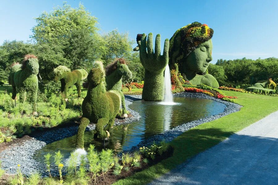 Сколько длится парк. Парк топиарного искусства Абакан. Топиарное искусство Диснейленд. Топиари парк айва. Топиарное искусство Версаль Франция.