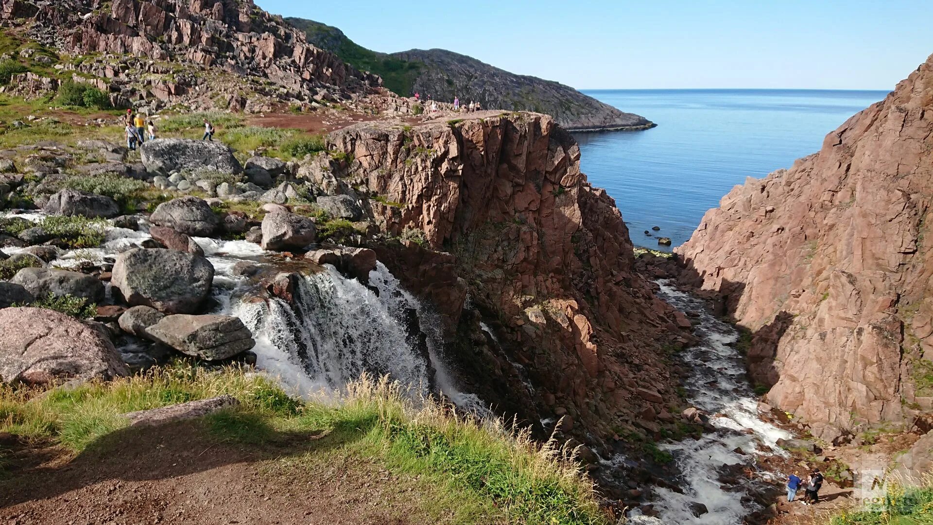 Батарейский водопад. Природа Мурманской области. Мурманская область красивые фото. Баренцево море.