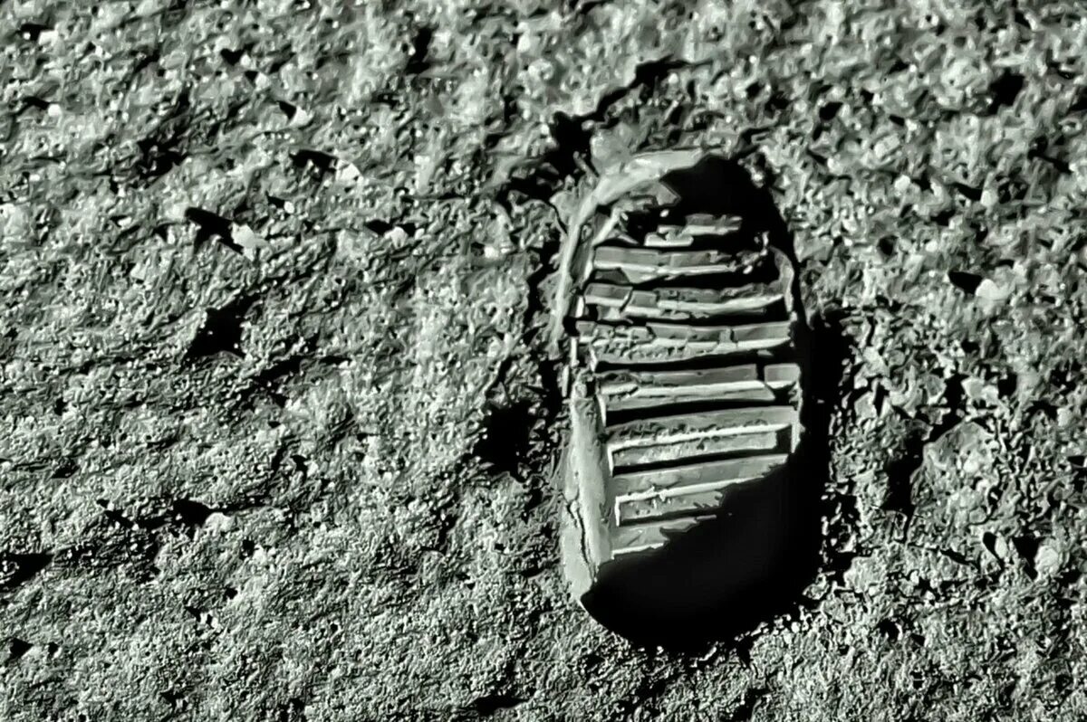 Следы луны 14 глава вк. След Базза Олдрина на Луне. Аполлон-11 следы подошв на Луне.