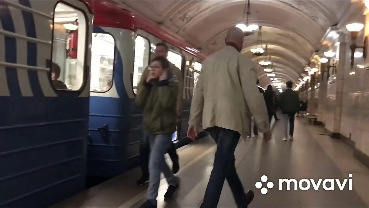 Парад поездов 2022. Парад поездов метро 2022 в Москве. Поезд метро. Грязный поезд в метро.