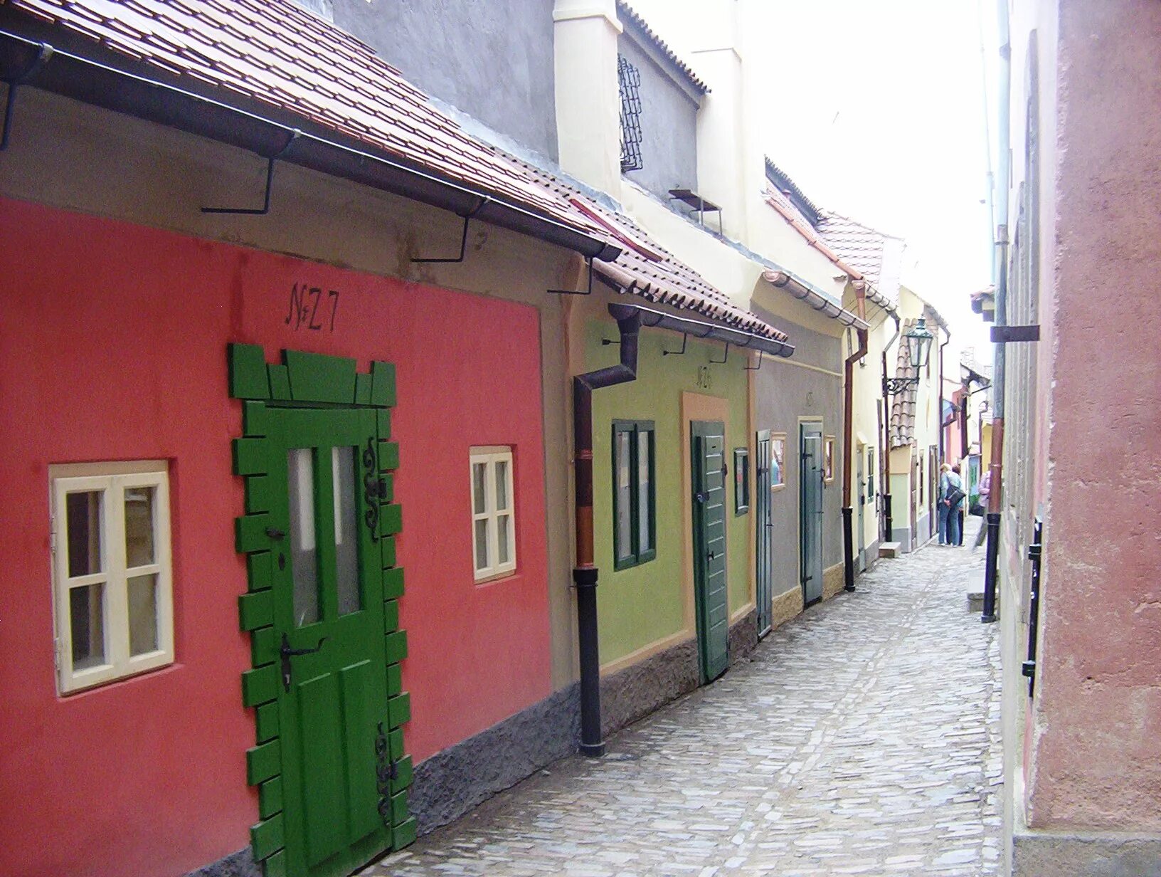 В каком городе золотая улица. Золотая улочка в Праге.