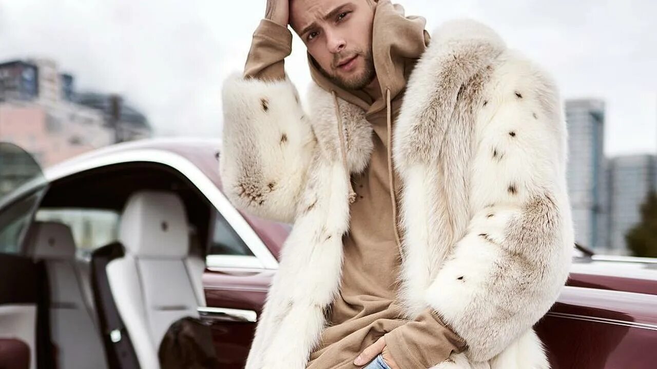 Знаменитости в шубах. Женские и мужские шубы. Смешная шуба. Человек в шубе. Человек в шубе.