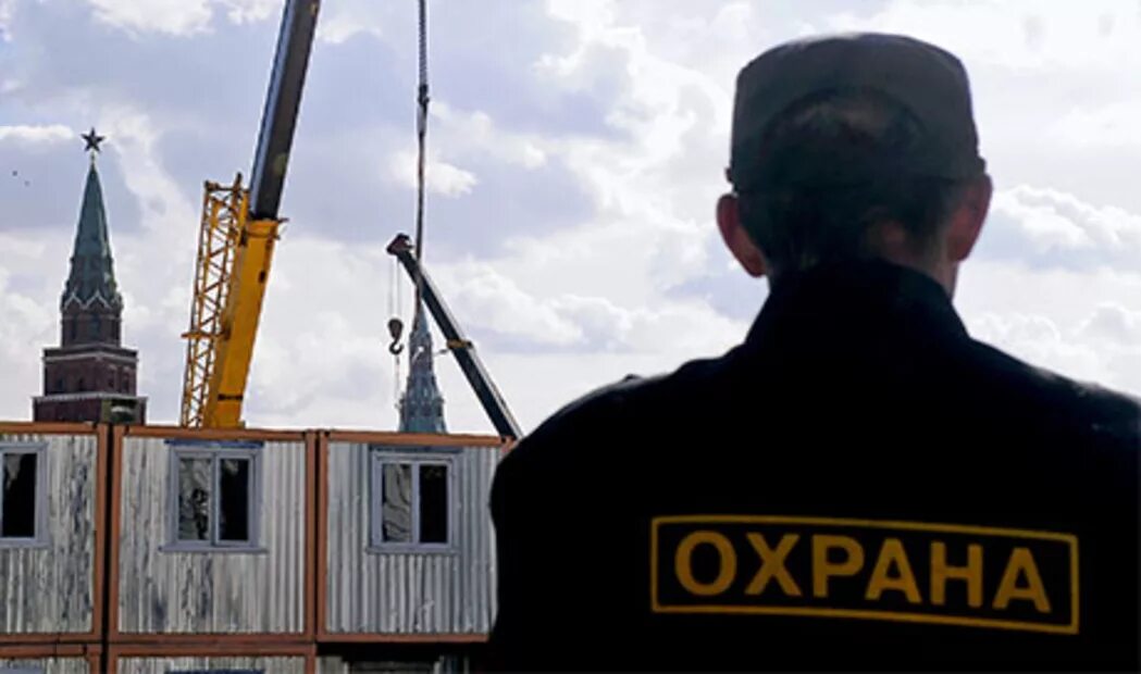 Охранник на проходной. Охрана промышленных объектов. Охранник на замороженный объект в москве. Охранник на стройке. Помещение охраны.