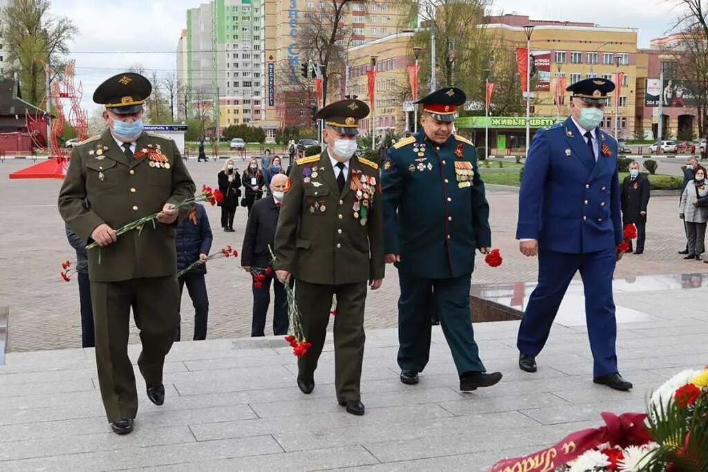 Военные новости брянской. Возложение на 9 мая г Новомосковск. Полковник Алешин Брянск военный. Руководители города Брянска по годам.