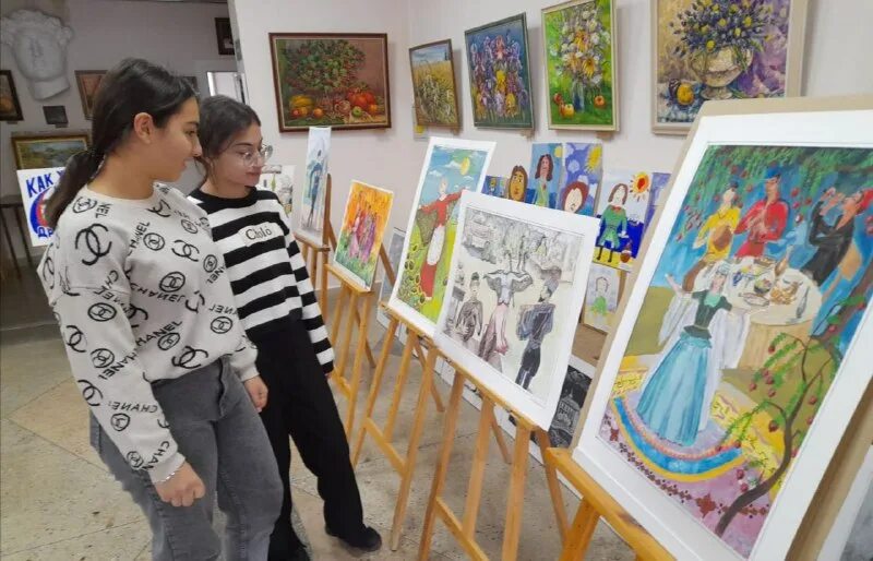 Художественные выставки для детей. Выставка работ учеников. Выставка работ обучающихся. Углич дхш директоры. Художественная школа ильского.