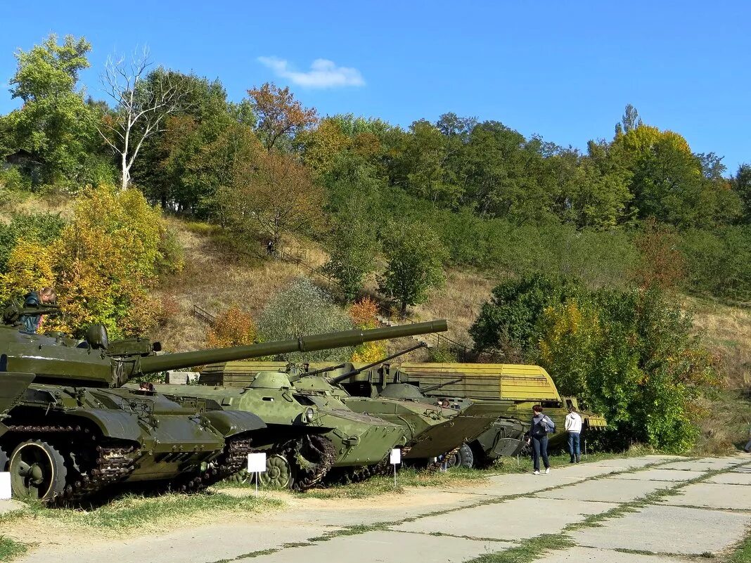 Военный музей ростов. Аксай Ростовская область музей военной техники. Музей военной техники в городе Аксай. Мухина балка Аксай музей. Музей техники в Аксае.